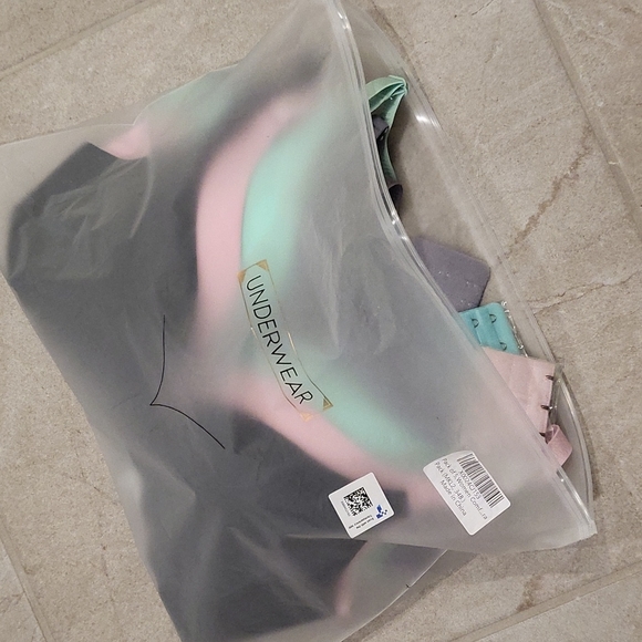 NWT ELEPLUS Seamless "No Wire, No Show" Comfort Bras - Picture 3 of 9